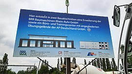 BRR Baustellenschild für den Neubau von Betriebsgelände mit Werkstatt und Schulungszentrum